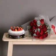 Redmon with cake from Laviviane