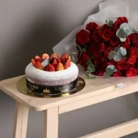 Redmon with cake from Laviviane