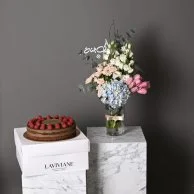 Spring vase with cake from Laviviane