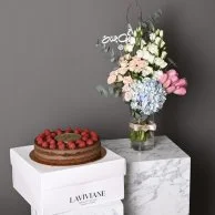 Spring vase with cake from Laviviane