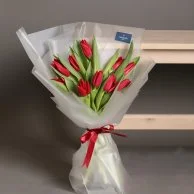 باقة التوليب الأحمر