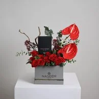 Box Naseem with Anthurium Red and Narciso