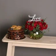 Flower vase with cake from Laviviane