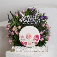 A bouquet of joyful birthday roses