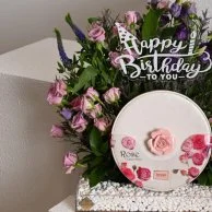 A bouquet of joyful birthday roses