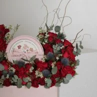 Red roses with Hanoverian chocolate