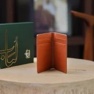 محفظة جلد باللون الجملي ثنائية الطي | لُباب