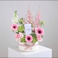 هدايا الحج | عطر نارسيسو بتنسيق ورد وردي