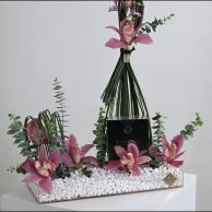 عطر نوار من فيرزاتشي مع زهور السمبيديوم