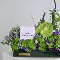 عطر فلورال من كوتش مع زهور الأنتيريوم