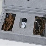 Father's gift Oud and prayer beads | With a vase of roses