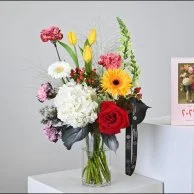 تقويم مكتبي 2026 | مع فازة أزهار النسيم