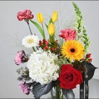 تقويم مكتبي 2026 | مع فازة أزهار النسيم