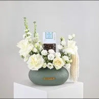 White Rose & Astoma Vase | Bostani Dragee Chocolate