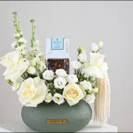 White Rose & Astoma Vase | Bostani Dragee Chocolate