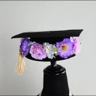 مجموعة عقد و قبعة للتخرج بتنسيق بنفسجي
