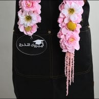 عقد الورد الوردي للتخرج