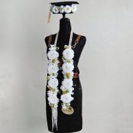 مجموعة عقد و قبعة للتخرج بتنسيق ابيض