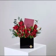 ورد أحمر مع سبحة من شكة