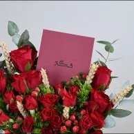 ورد أحمر مع سبحة من شكة