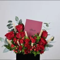 ورد أحمر مع سبحة من شكة