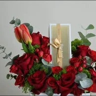 Boustany bag and chocolate with natural red roses 6