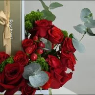 Boustany bag and chocolate with natural red roses 6