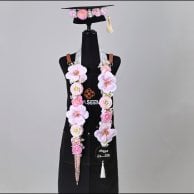 مجموعة عقد و قبعة فرحة التخرج بالوردي