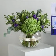 Purple vase with Pocodor chocolate