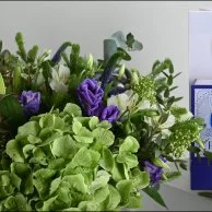 Purple vase with Pocodor chocolate