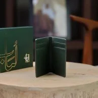 محفظة جلد زيتي ثنائية الطي | لُباب