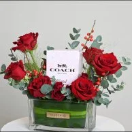 عطر كوتش فلورال بتنسيق الأحمر