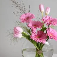 فازة الجيرابيرا و التوليب مع عطر مس ديور