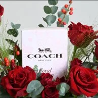 عطر كوتش فلورال بتنسيق الأحمر