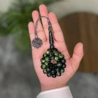 ورد أحمر مع سبحة من شكة