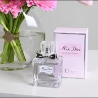 فازة الجيرابيرا و التوليب مع عطر مس ديور