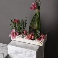 عطر نوار من فيرزاتشي مع زهور السمبيديوم