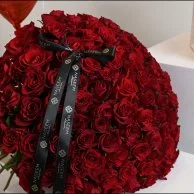 مجموعة 100 وردة مع باتشي تشوكلت