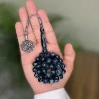 ورد أحمر مع سبحة من شكة