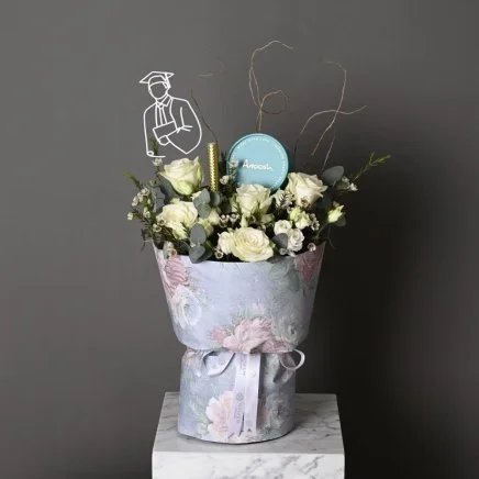 باقة التخرج مع تشوكلت أنوش الأزرق