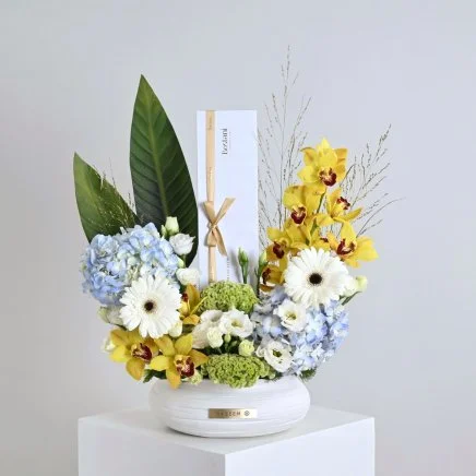 Lumière Vase with Bostani Chocolate