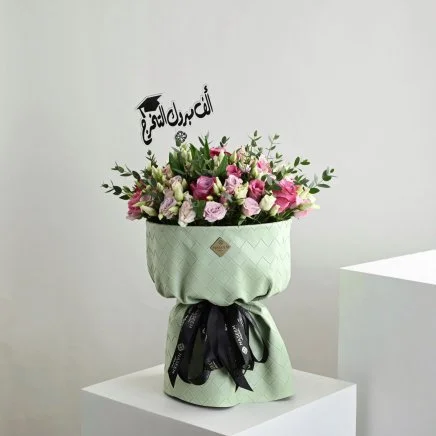 باقة ورد تيفاني ليذر مع تغريسة ألف مبروك التخرج