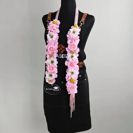 عقد الورد الوردي للتخرج