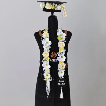 مجموعة عقد و قبعة اشراقة التخرج بالأصفر