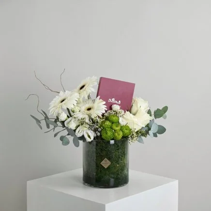 فازة مع سبحة أنيقة من شكّة