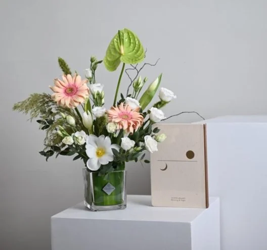 Bateel Vase | With a morning and evening diary from Amad