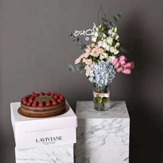 Spring vase with cake from Laviviane