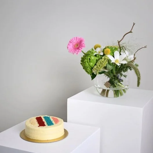 Rosetta Vase | Munch Bakery Cake - Medium