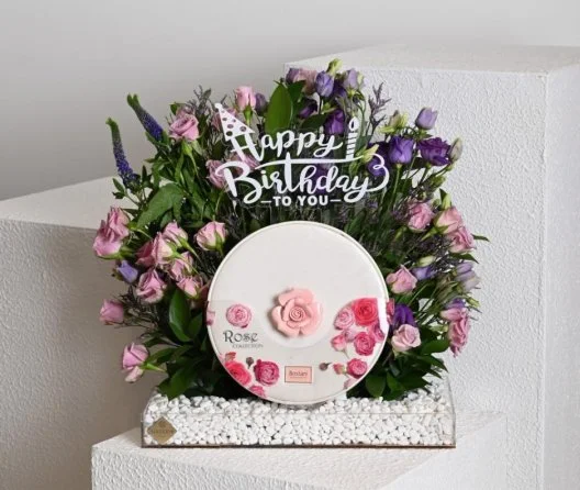 A bouquet of joyful birthday roses
