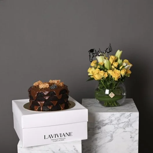 Yellow graduation vase with lavivian cake